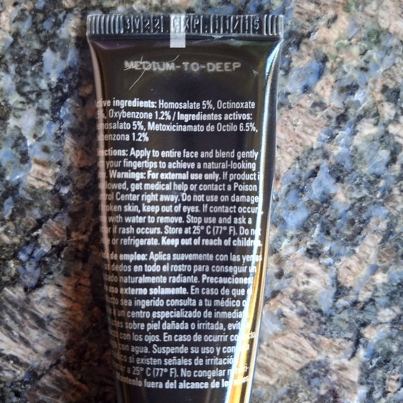 Medium to Deep TimeWise® Luminous 3D Foundation CC 1 fl. oz. - Picture 2 of 5